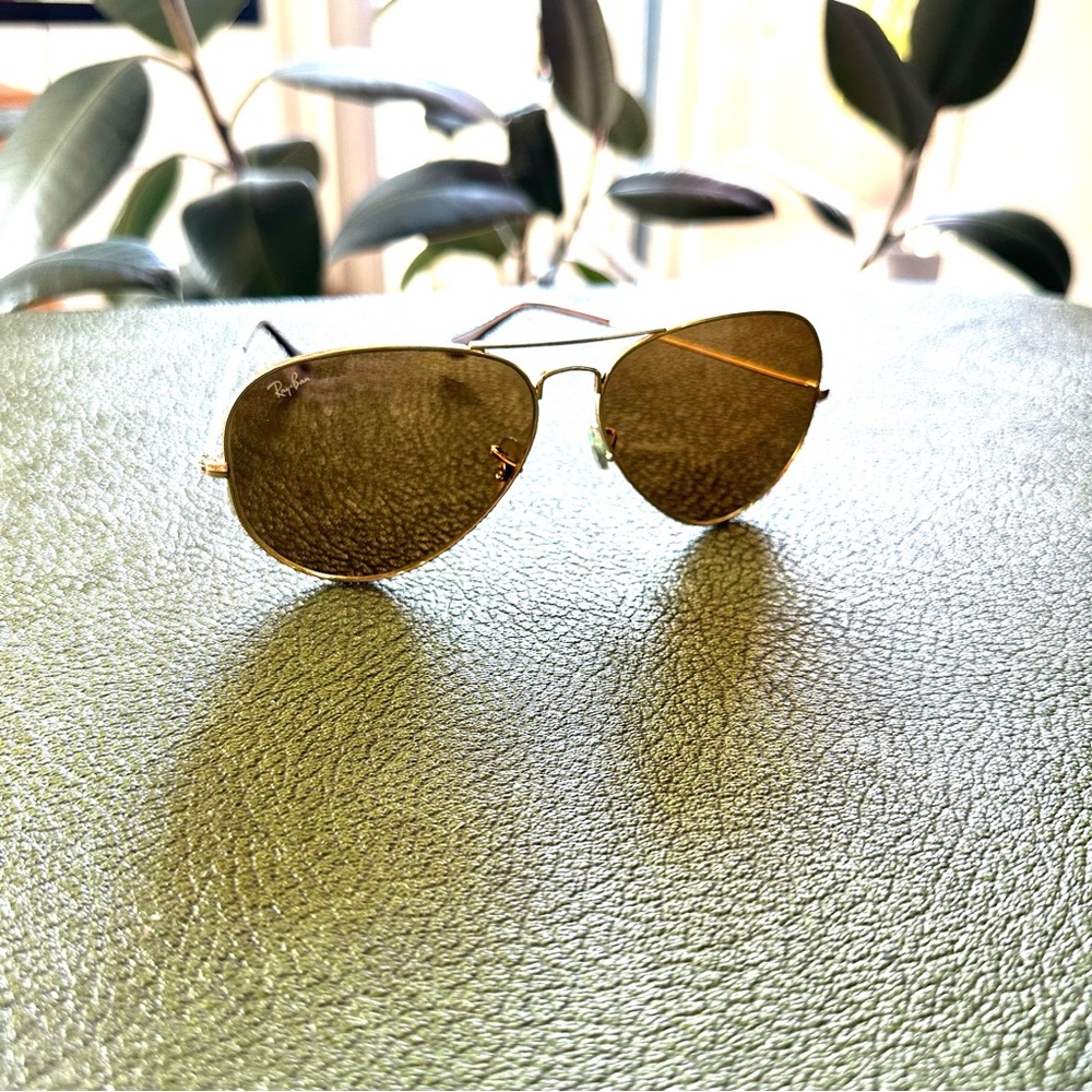 Ray-Ban Gold Aviator Sunglasses with Brown Case - Picture 2 of 7